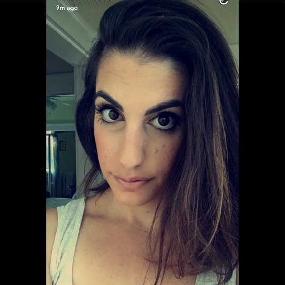 Meet your Posh Ambassador Lauren - Picture 2 of 3